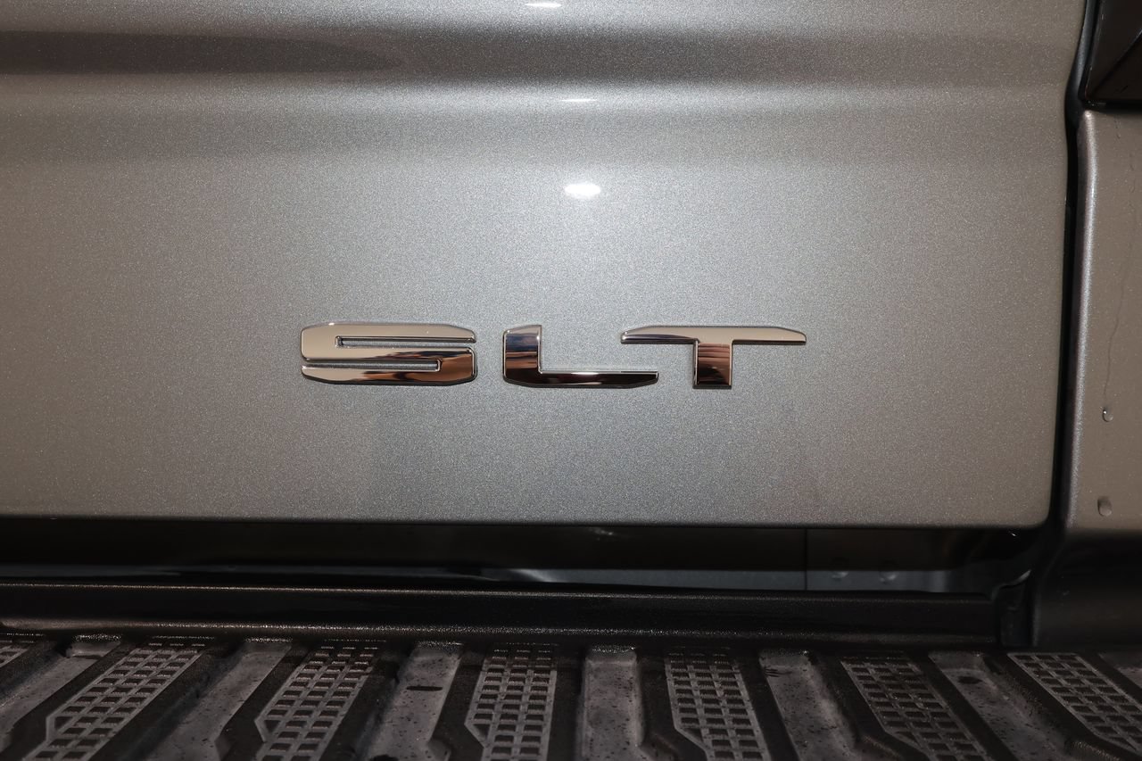Used 2025 GMC Sierra 1500 SLT w/ SLT Premium Plus Package AWD/4WD image 38