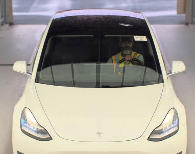Used 2018 Tesla Model 3 Long Range RWD image 2