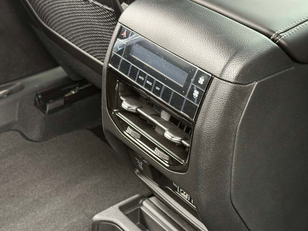 New 2025 Jeep Grand Cherokee L Laredo image 25