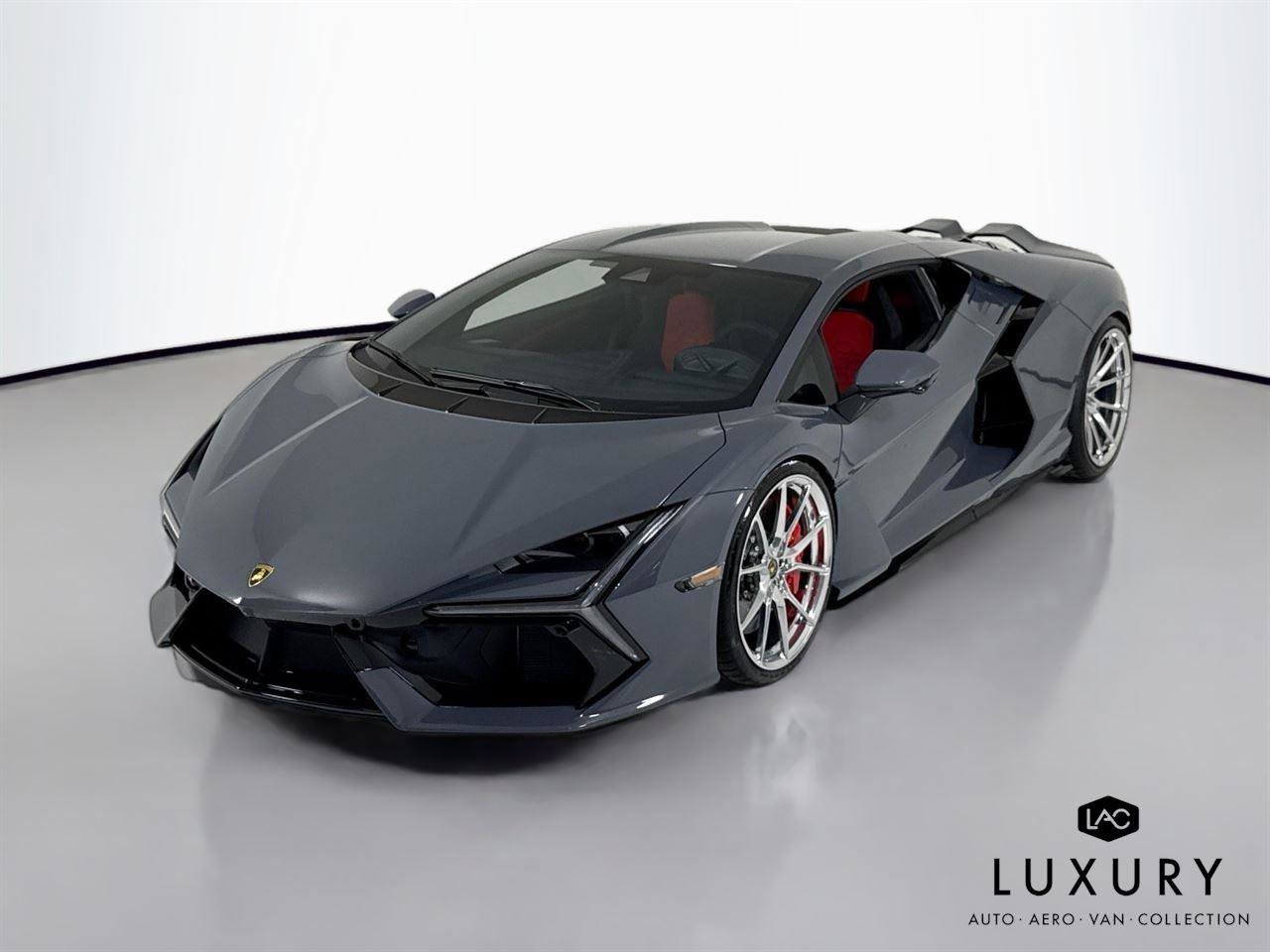 Used 2025 Lamborghini Revuelto image 4
