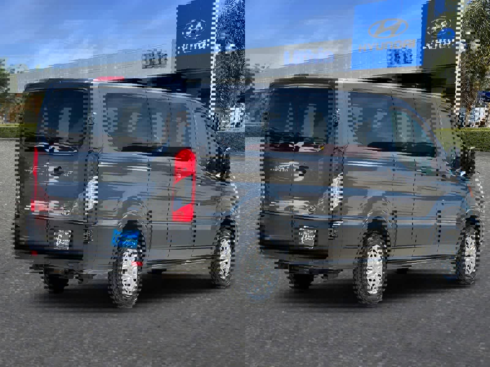 Used 2017 Ford Transit 150 XLT RWD image 3