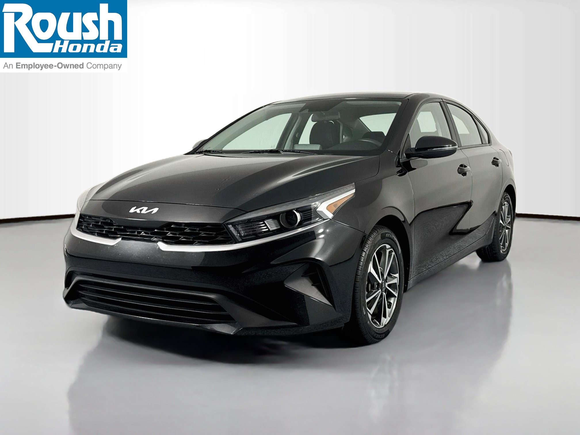 Used 2023 Kia Forte LXS w/ LXS Technology Package FWD image 1