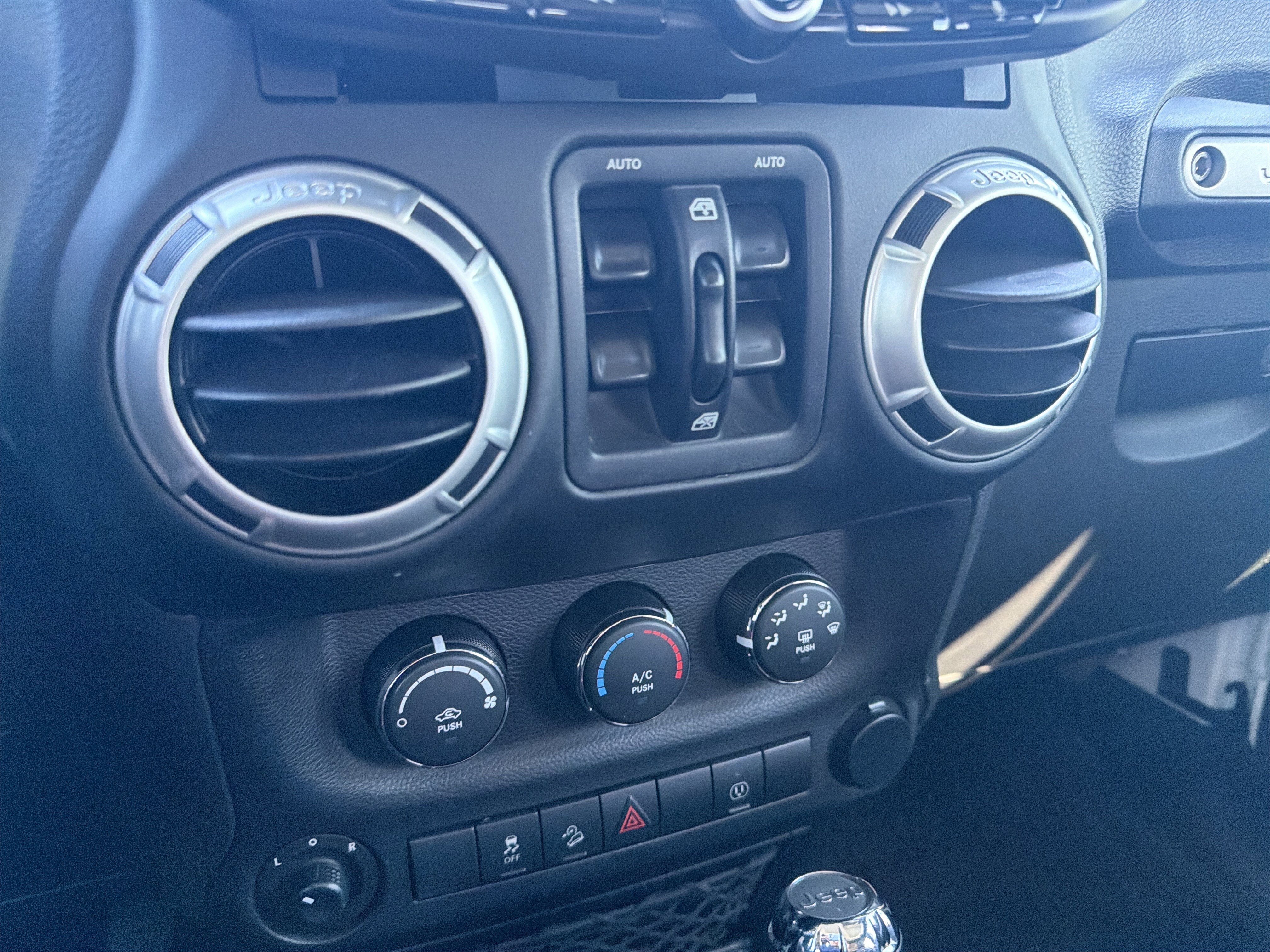 Certified 2018 Jeep Wrangler Unlimited Sahara w/ Connectivity Group image 20