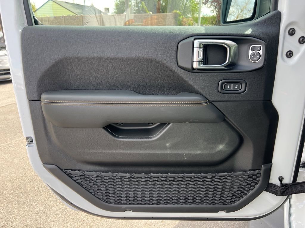 New 2025 Jeep Gladiator High Tide image 9