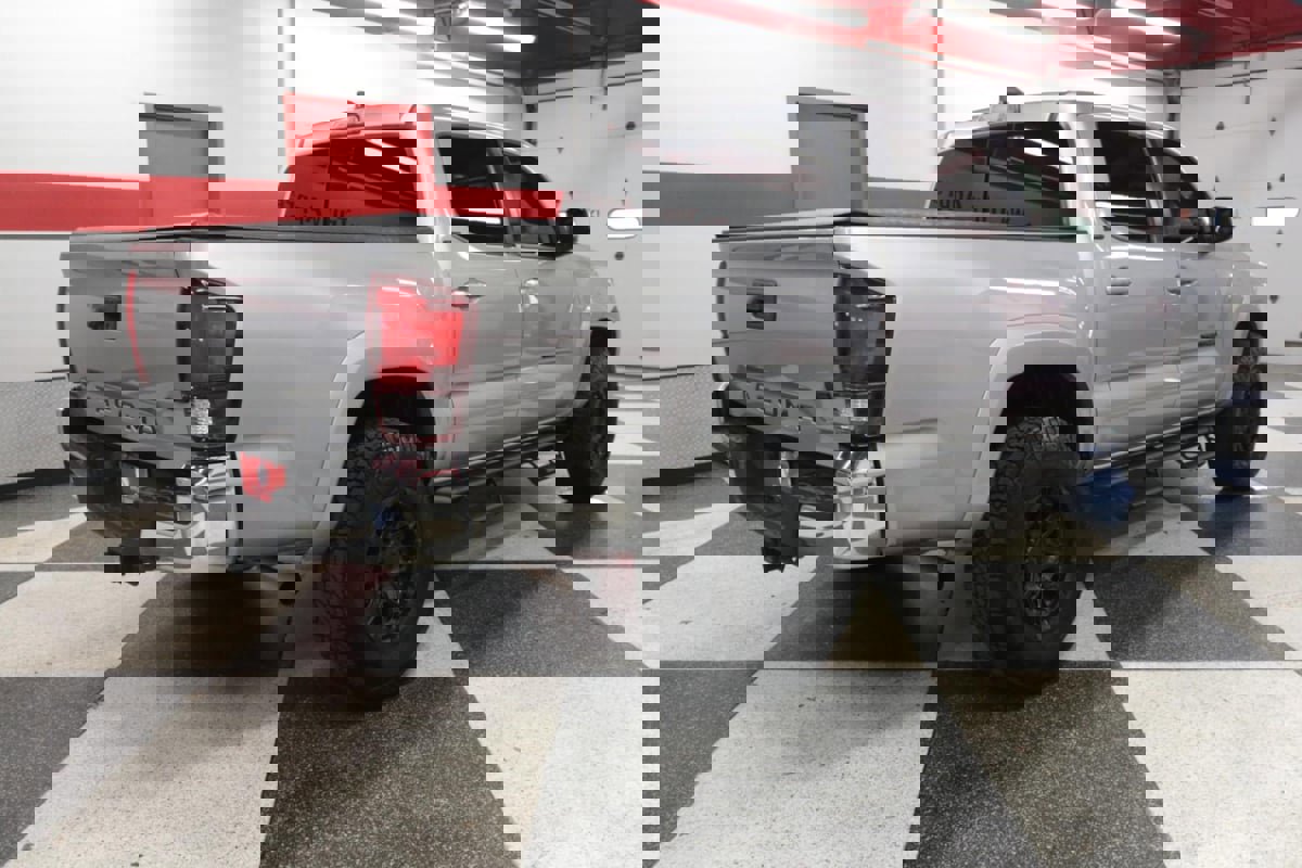 Used 2018 Toyota Tacoma SR5 image 7