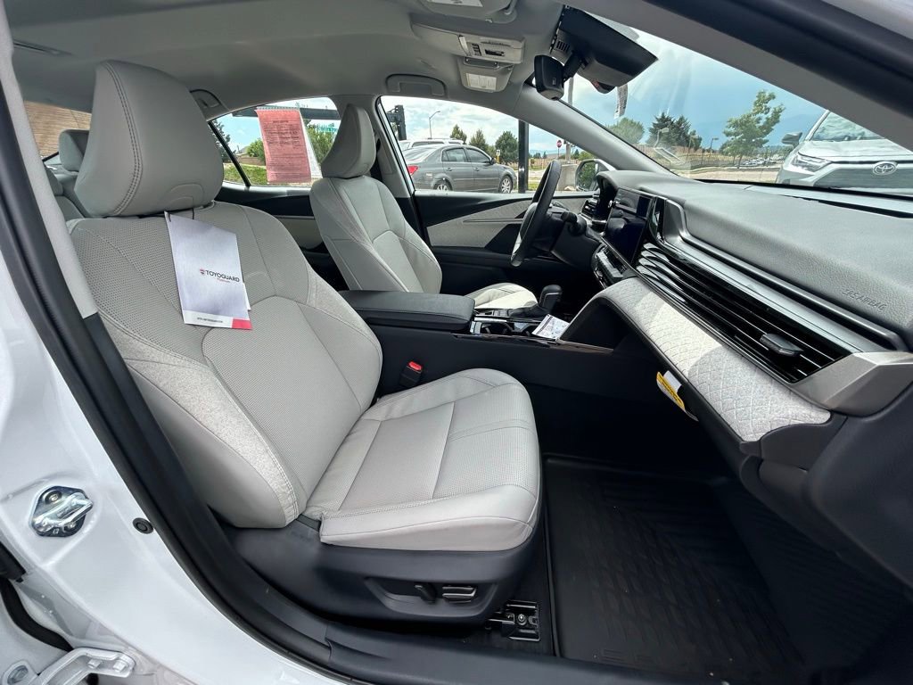 Used 2025 Toyota Camry XLE image 34