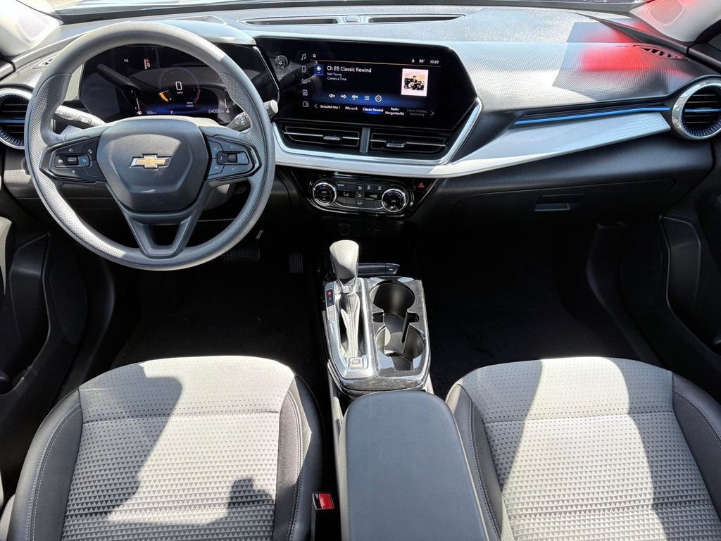 Used 2025 Chevrolet Trax LT FWD image 9