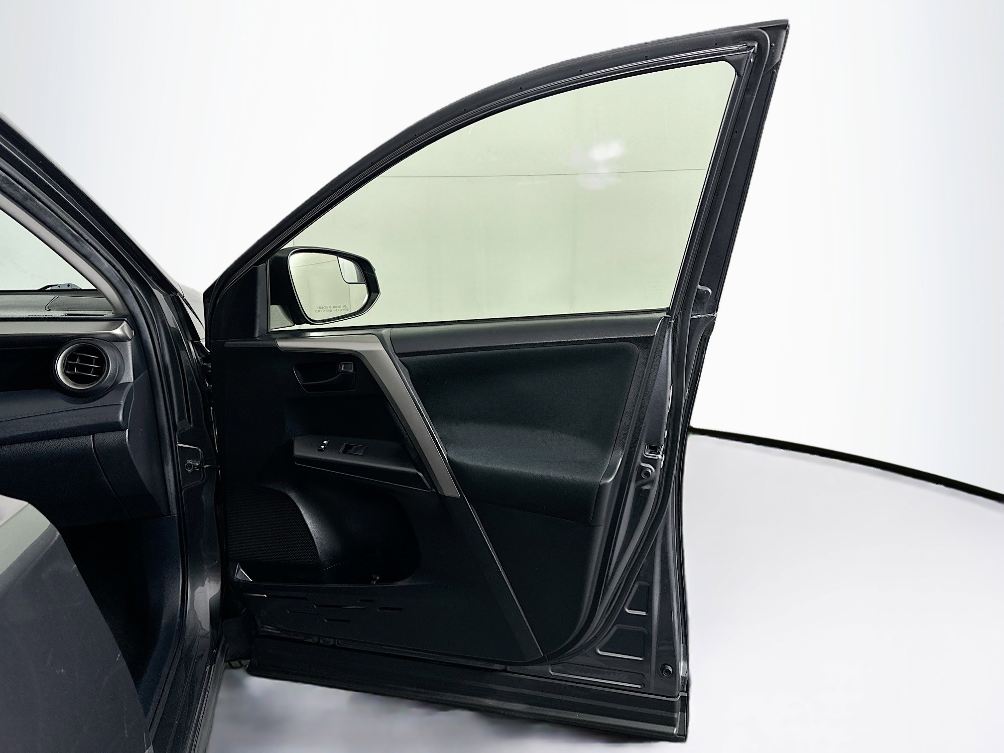 Used 2017 Toyota RAV4 LE image 29