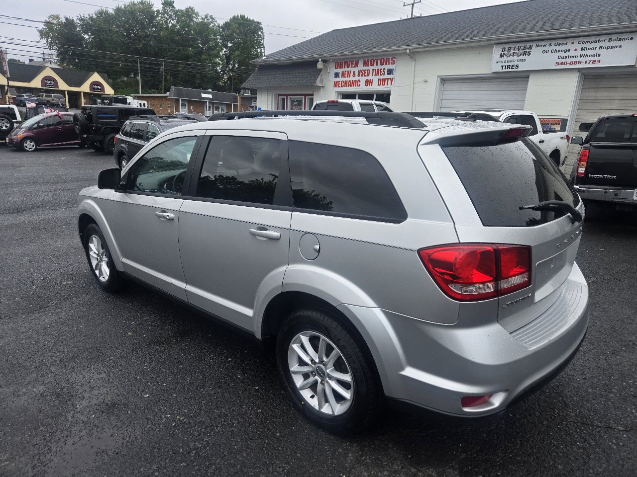 Used 2013 Dodge Journey SXT w/ Flexible Seating Group image 4