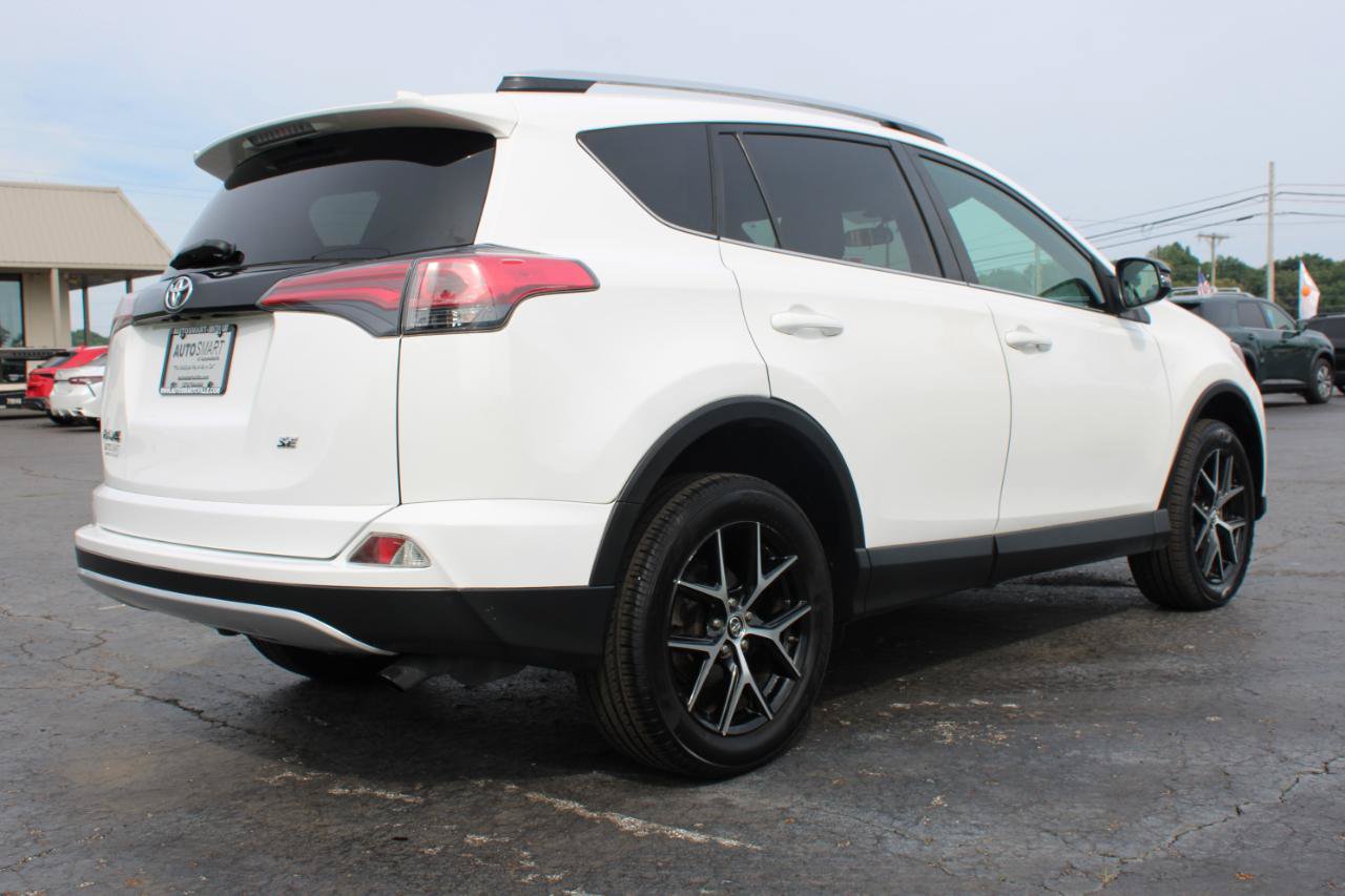 Used 2016 Toyota RAV4 SE FWD image 4