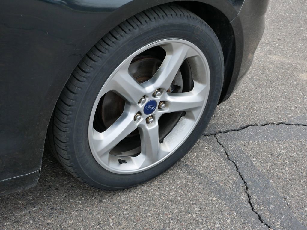 Used 2015 Ford Fusion SE w/ Equipment Group 201A image 9