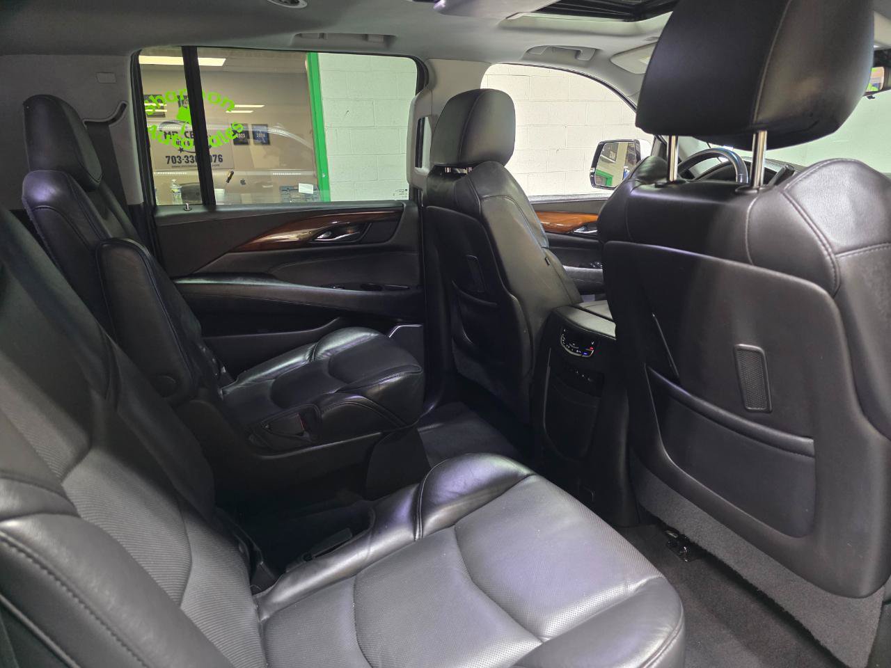 Used 2020 Cadillac Escalade ESV Luxury AWD/4WD image 24