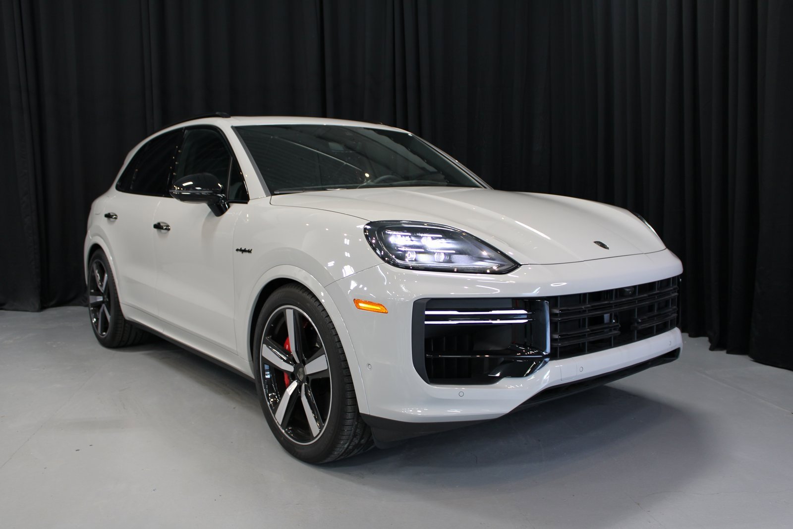 New 2025 Porsche Cayenne Turbo image 9