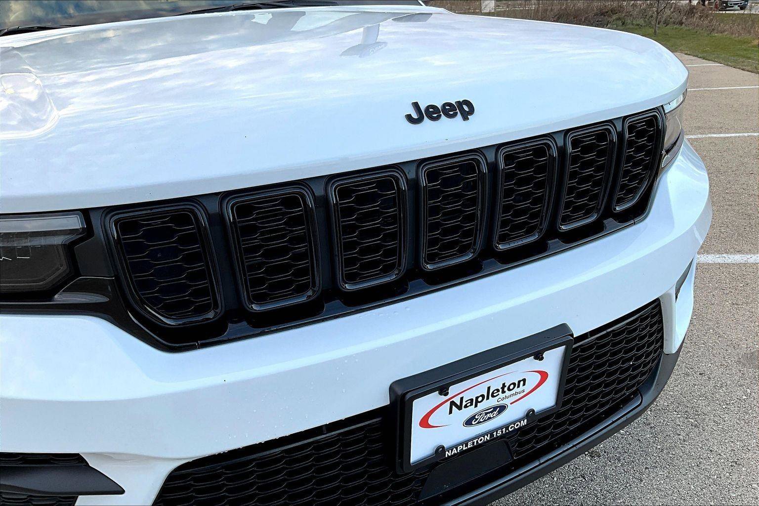 Used 2023 Jeep Grand Cherokee Altitude image 29