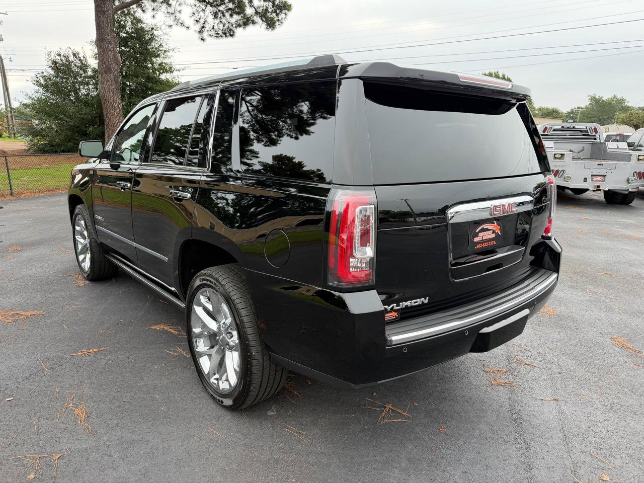 Used 2018 GMC Yukon Denali w/ Denali Ultimate Package AWD/4WD image 2