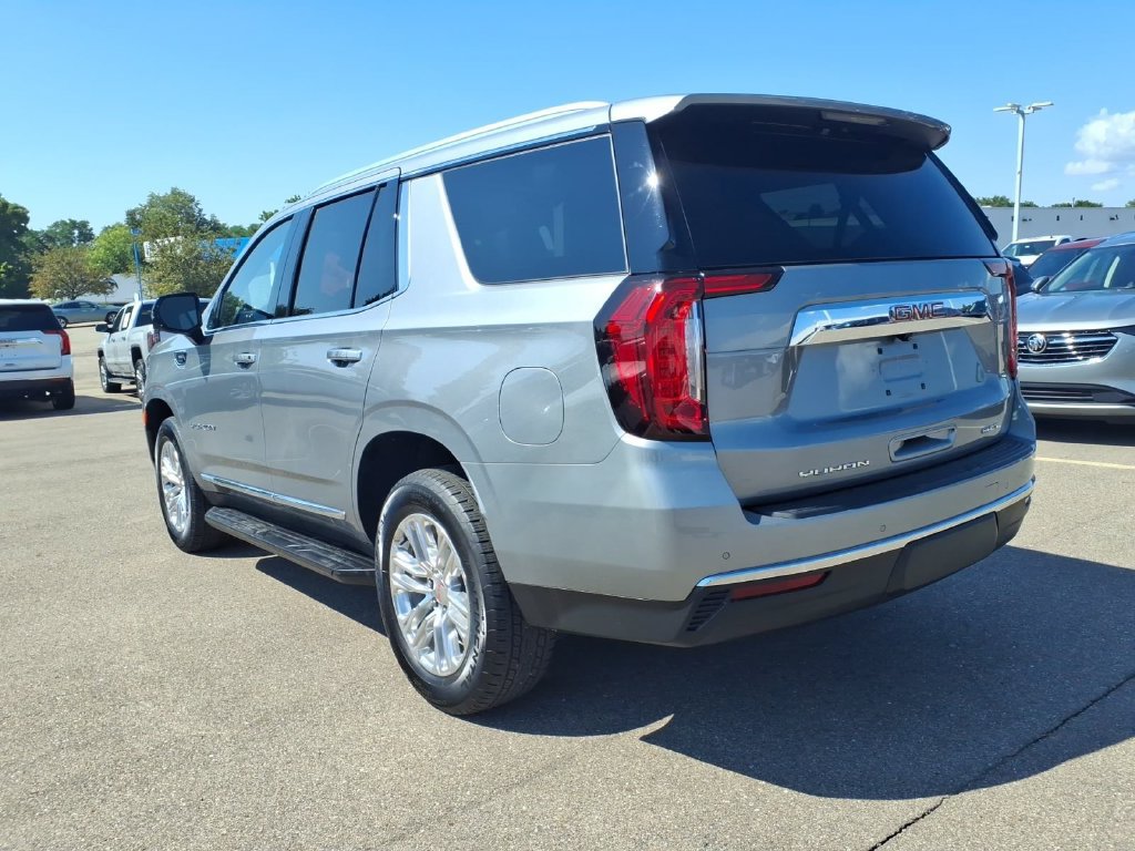 Used 2023 GMC Yukon SLT w/ SLT Premium Package AWD/4WD image 7