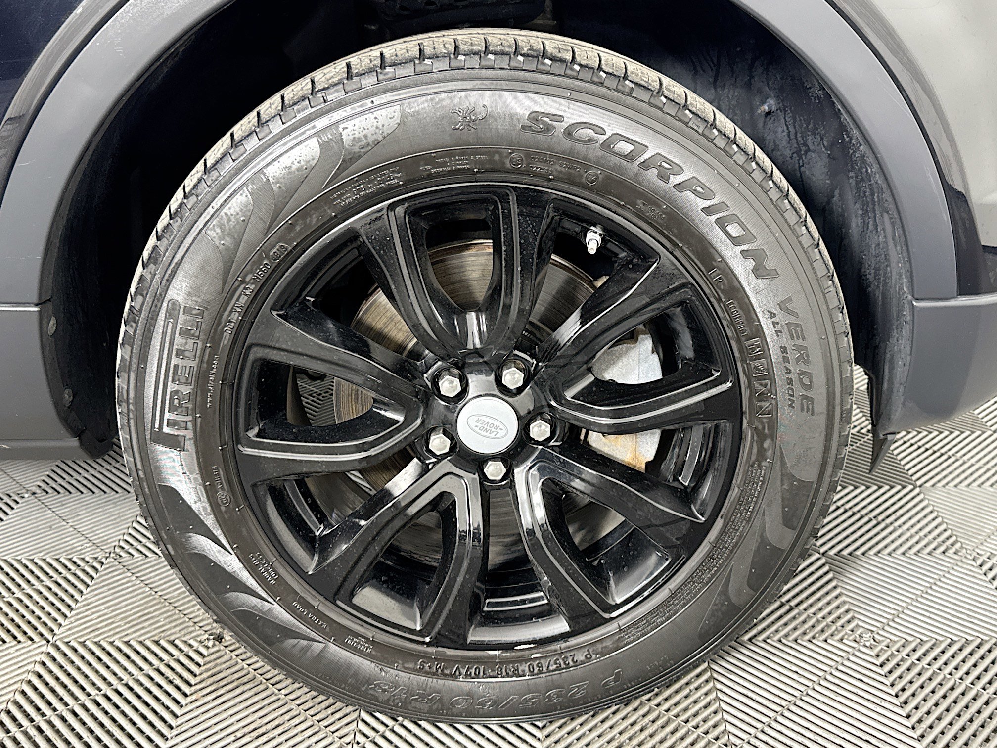 Used 2017 Land Rover Range Rover Evoque SE image 54