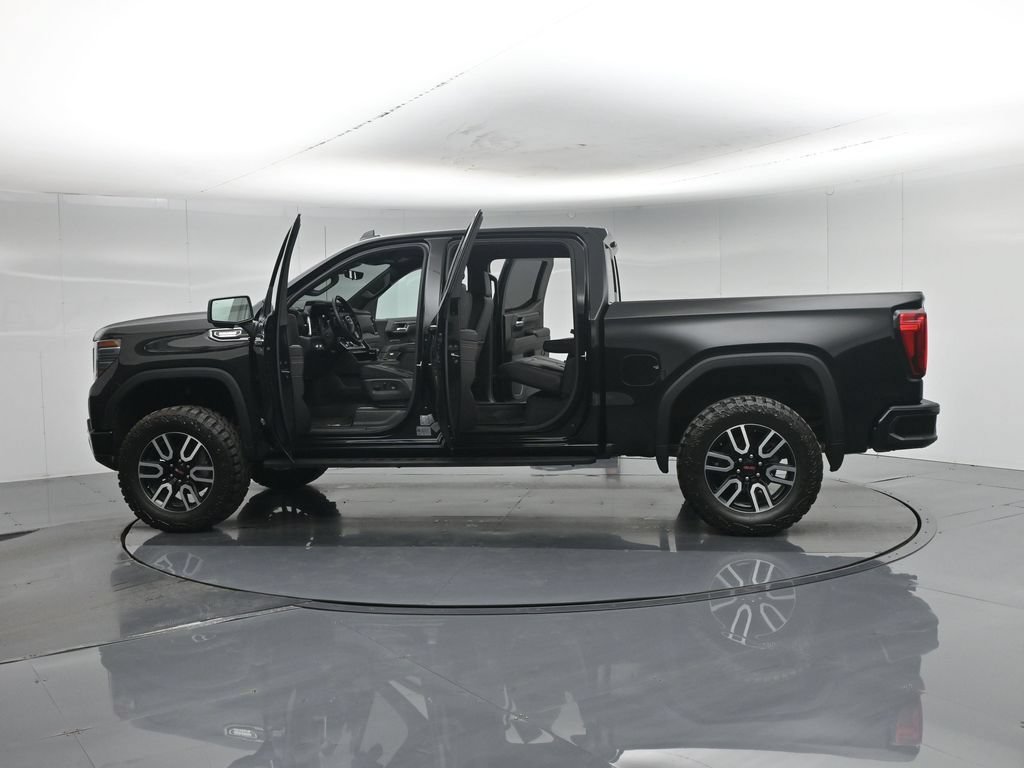 Used 2025 GMC Sierra 1500 AT4 w/ AT4 Premium Package AWD/4WD image 4