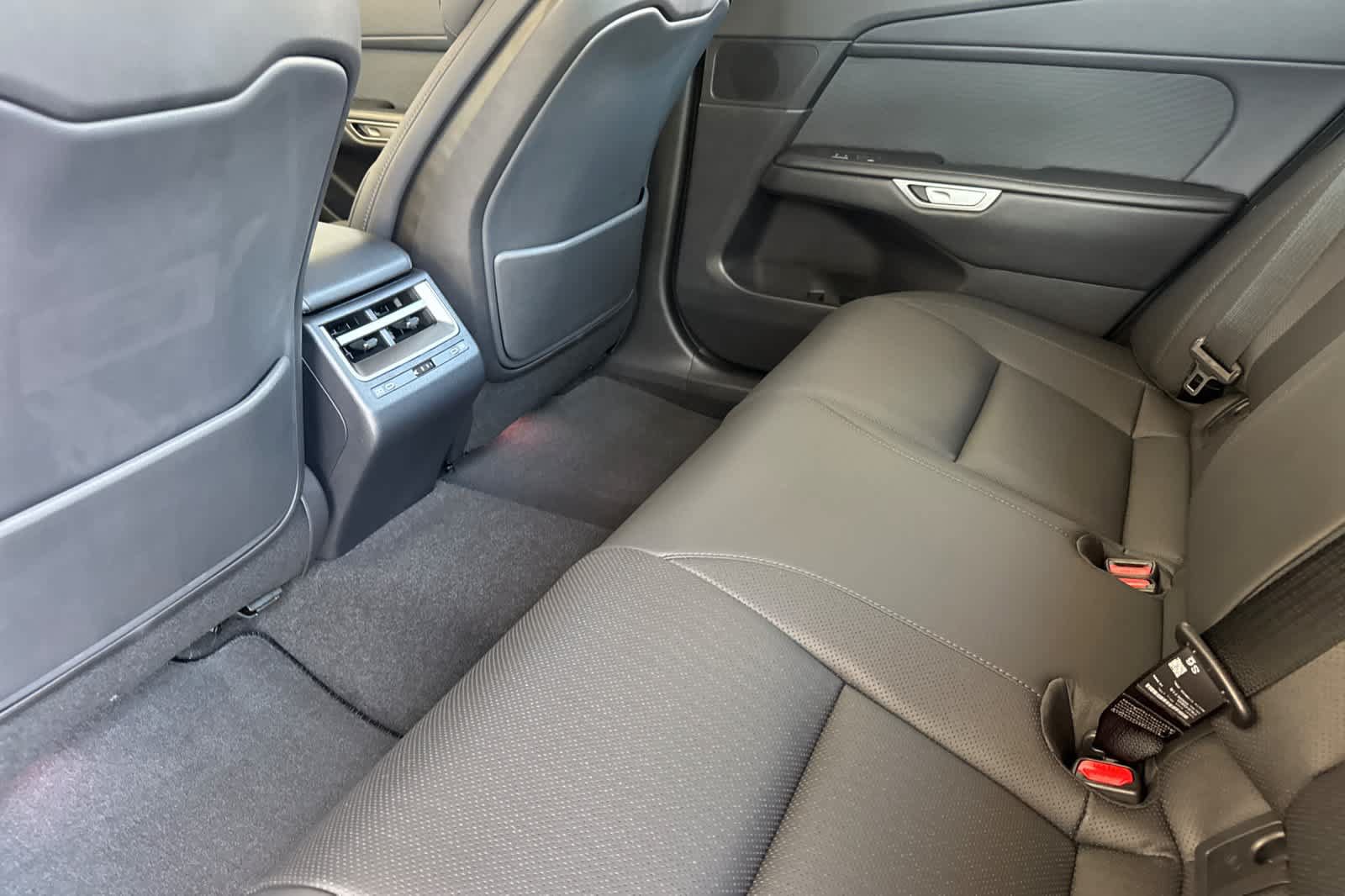 New 2026 Lexus ES 350e FWD image 4