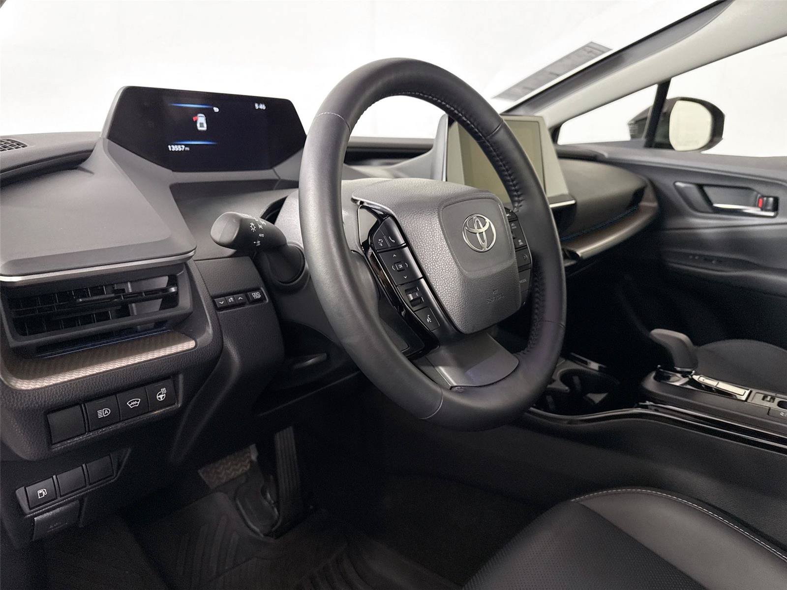 Certified 2025 Toyota Prius XLE FWD image 4