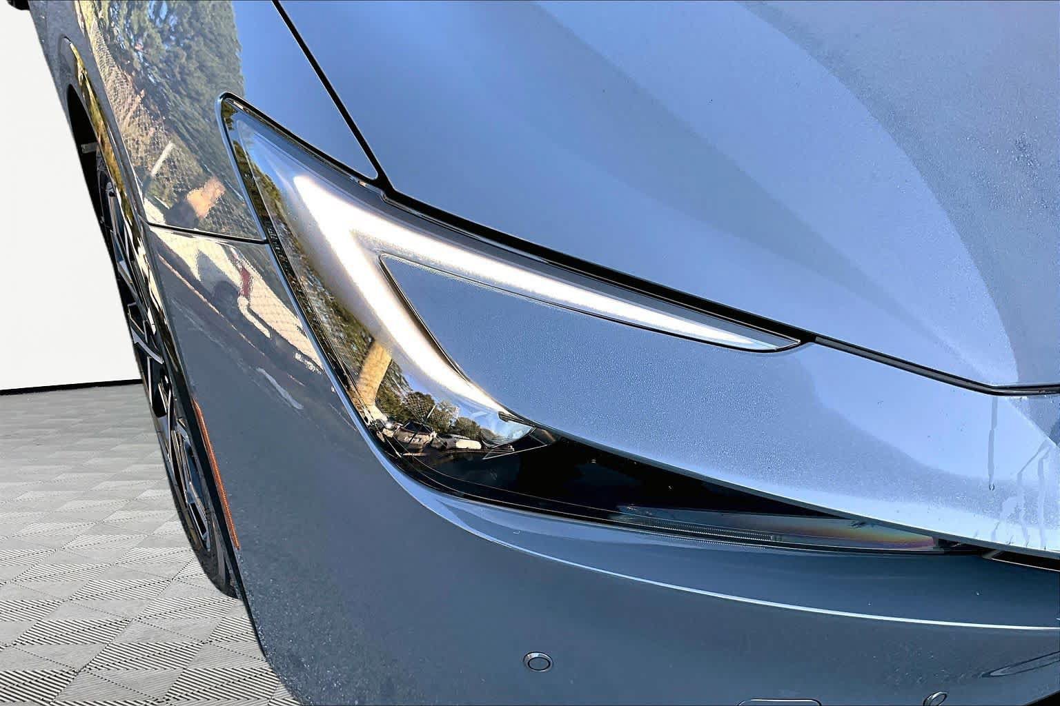 Used 2026 Toyota Prius Plug-In Hybrid FWD image 28