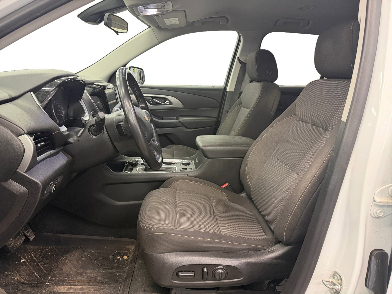 Used 2020 Chevrolet Traverse LT w/ Driver Confidence II Package image 9