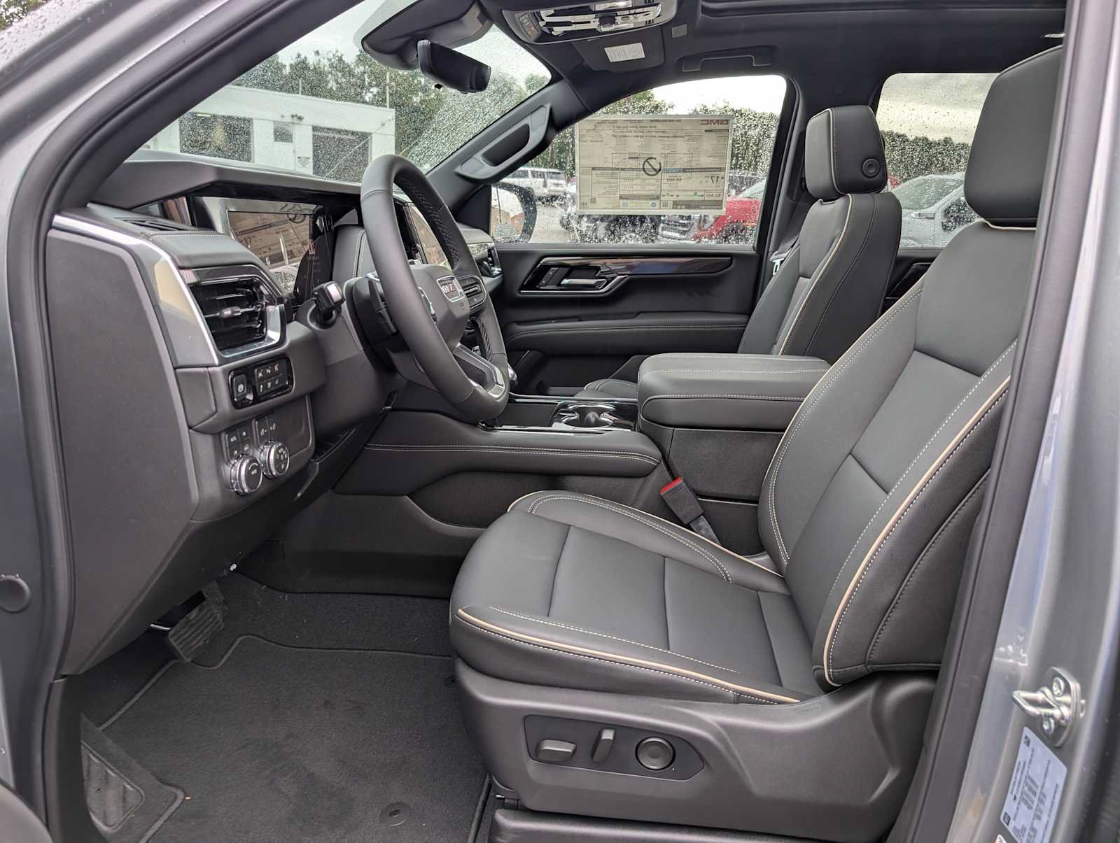New 2026 GMC Yukon Elevation w/ LPO, Elevation Black Package AWD/4WD image 4