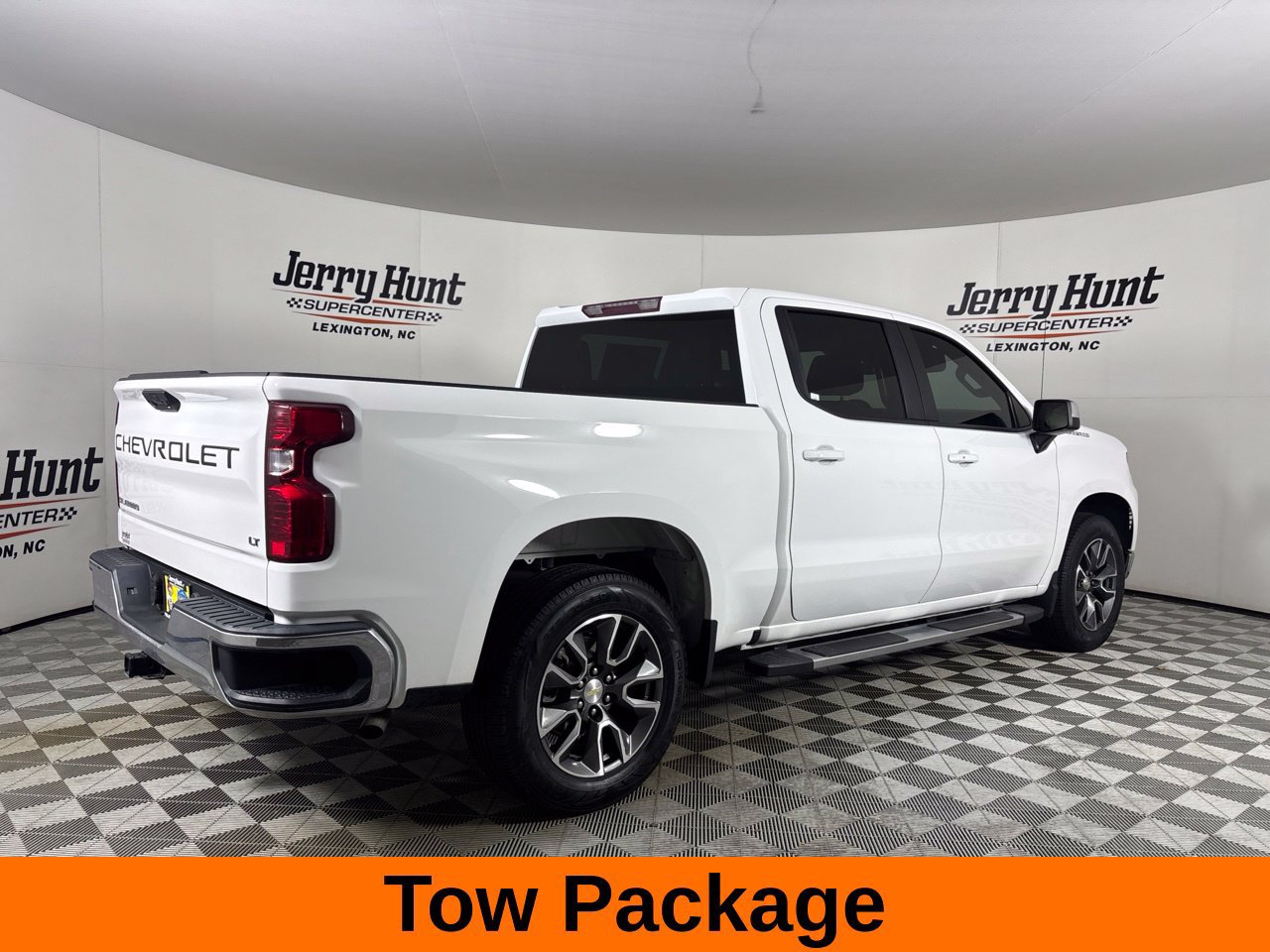 Used 2024 Chevrolet Silverado 1500 LT RWD image 6