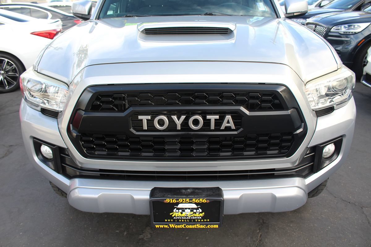 Used 2017 Toyota Tacoma TRD Sport w/ Tow Package RWD image 9