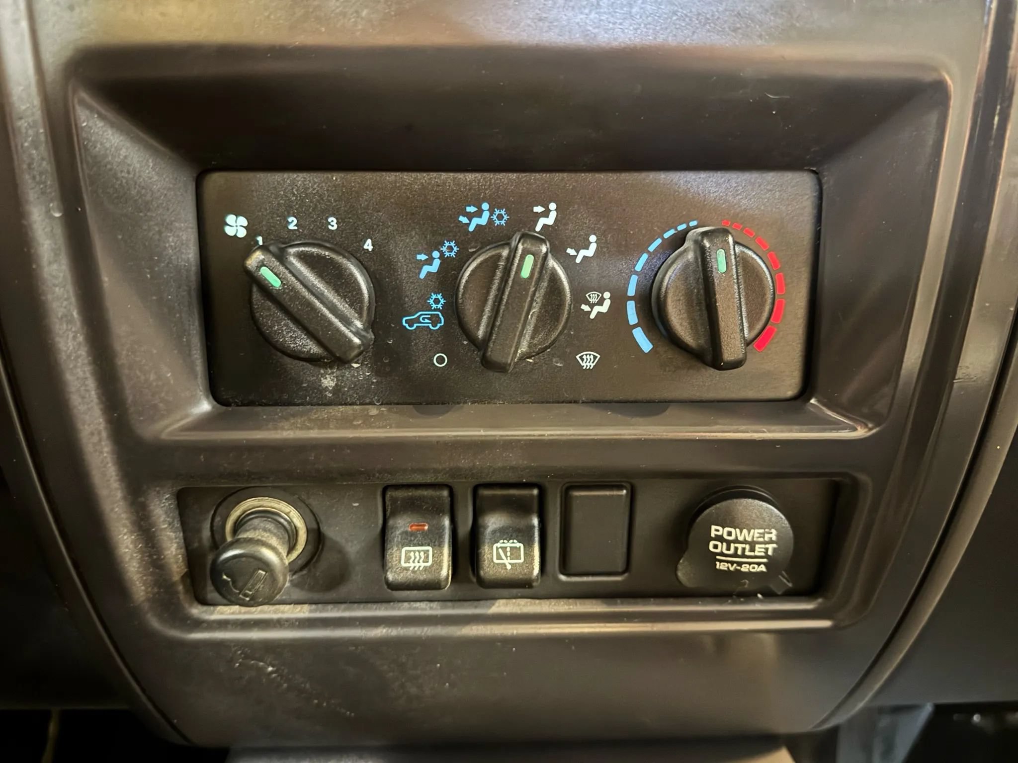 Used 2000 Jeep Cherokee SE AWD/4WD image 16
