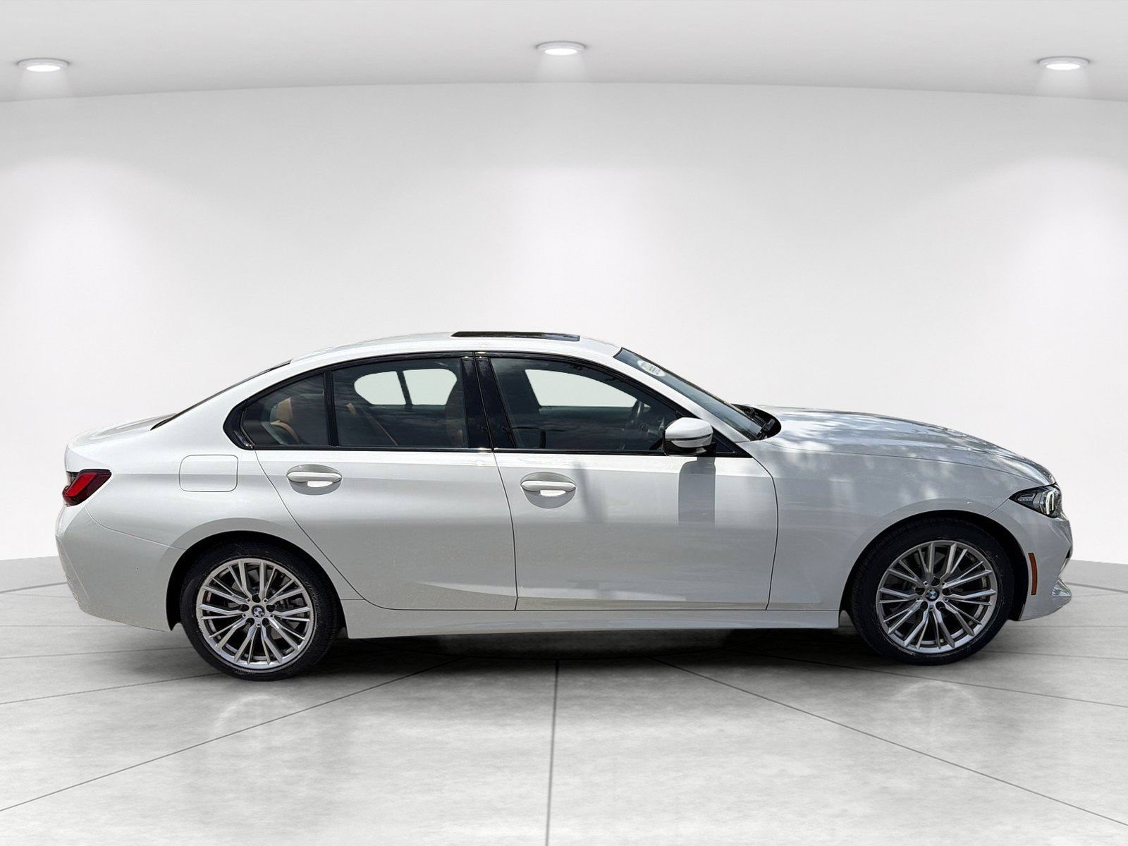Used 2023 BMW 330i Sedan w/ Driving Assistance Package RWD image 3