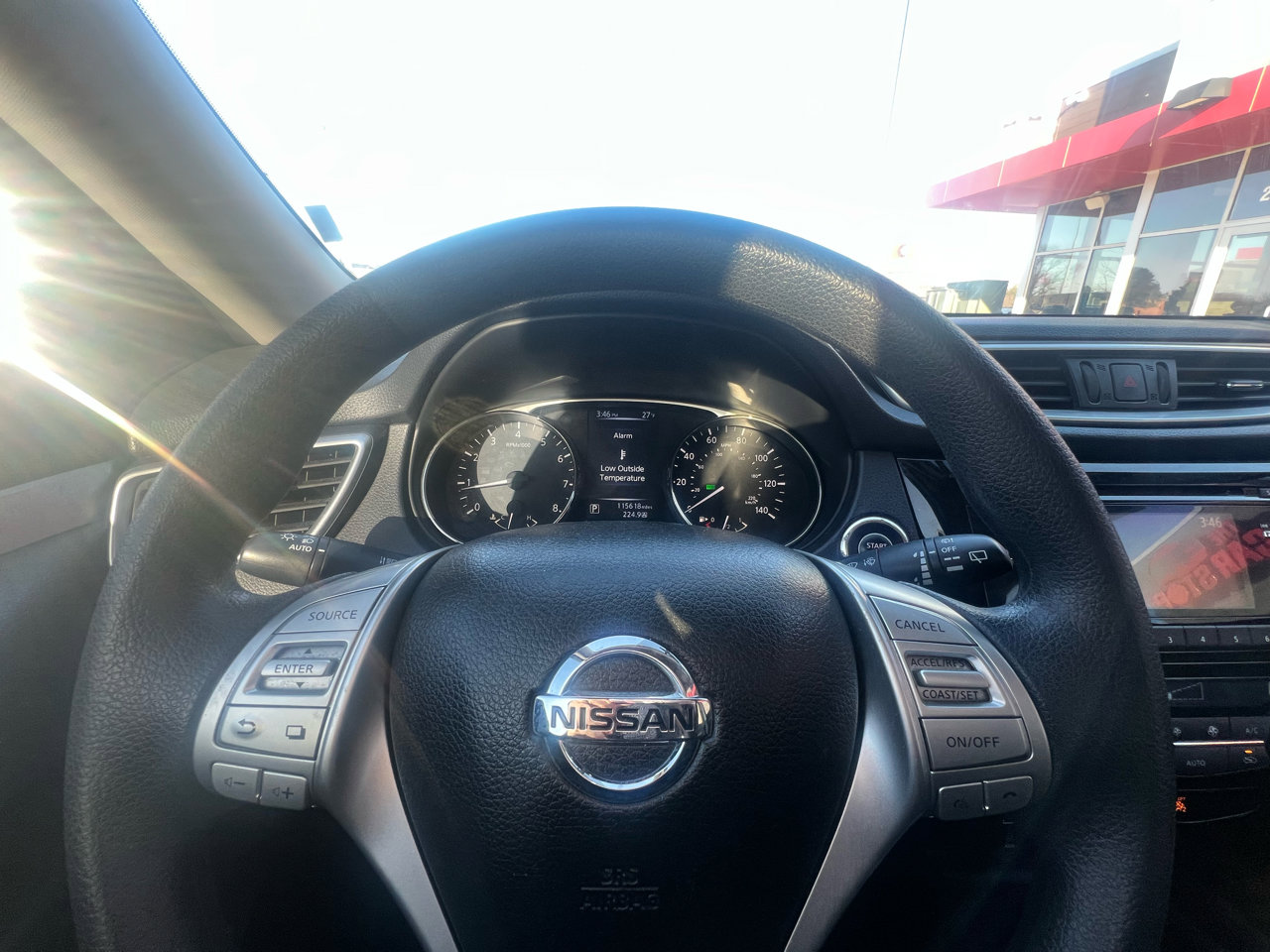 Used 2015 Nissan Rogue SV image 16