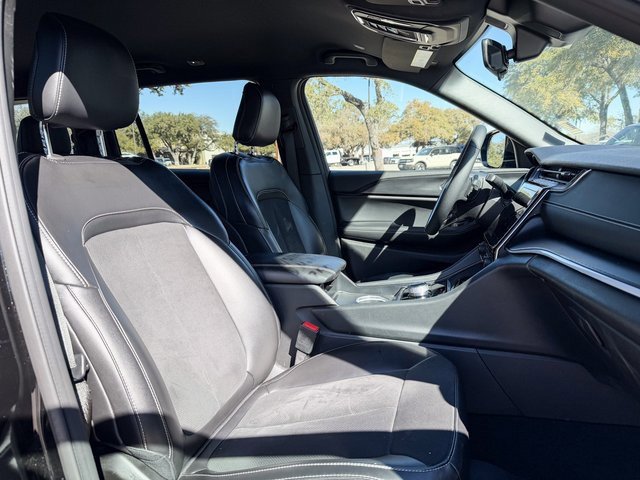 Used 2025 Jeep Grand Cherokee L Laredo image 14