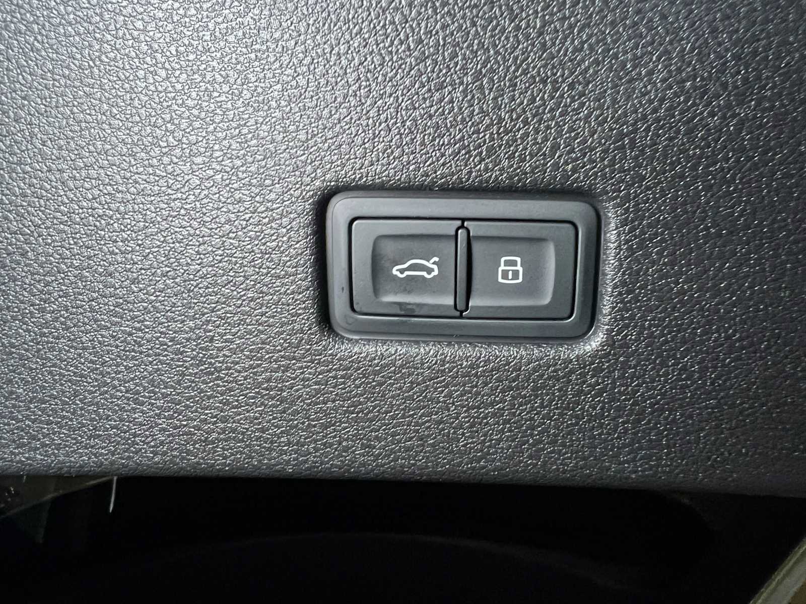 Used 2022 Audi Q8 Prestige image 17