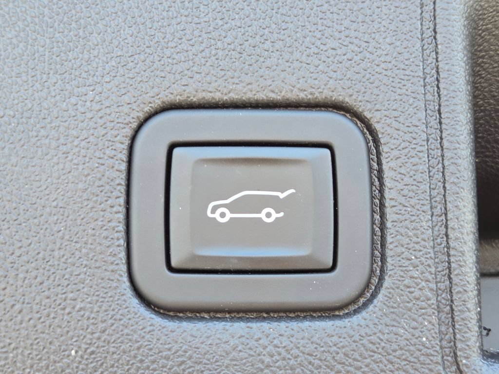Used 2024 GMC Terrain SLT AWD/4WD image 18
