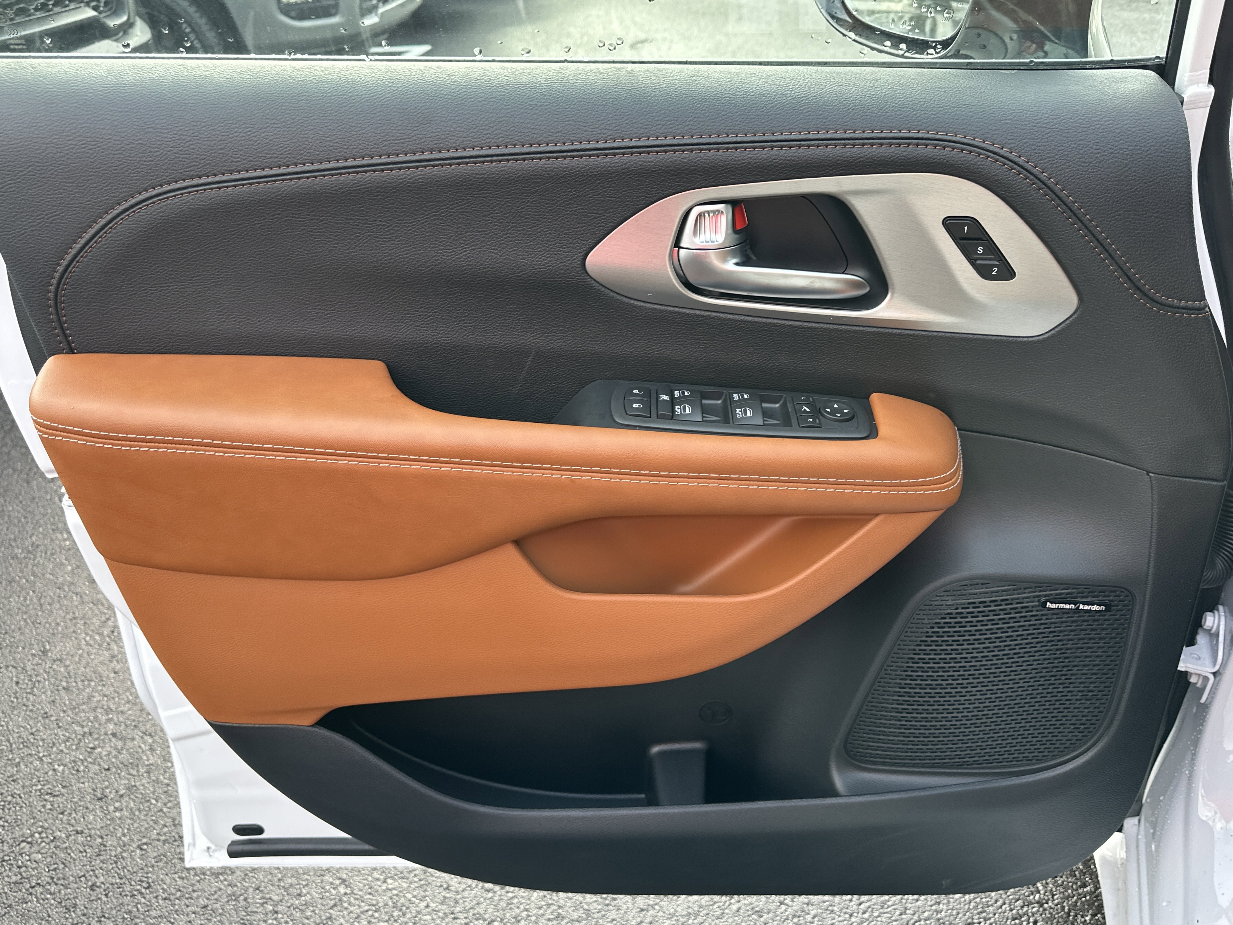 New 2026 Chrysler Pacifica Pinnacle image 29