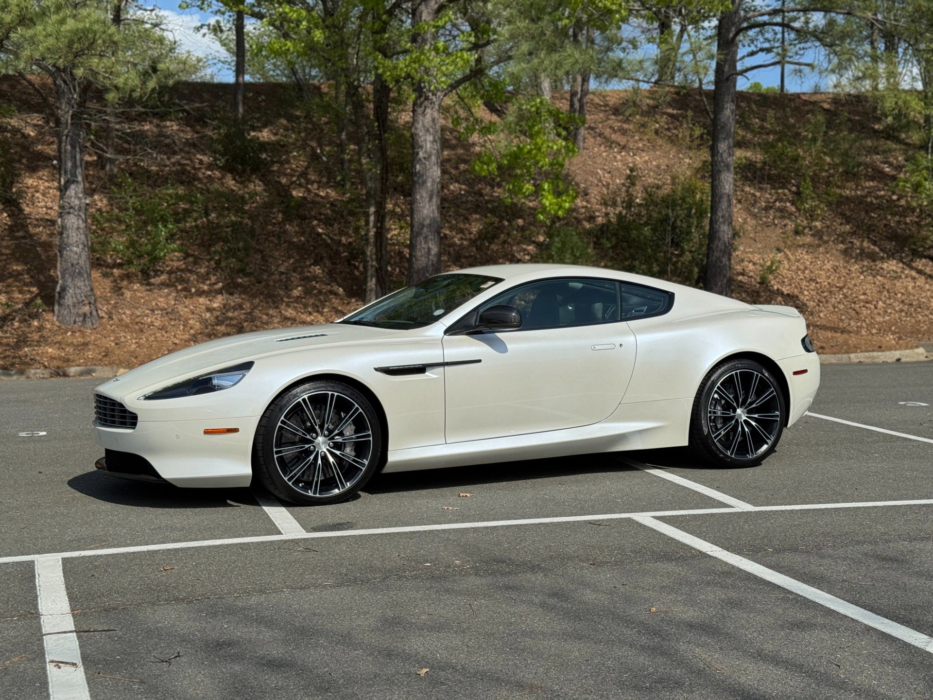 Used 2015 Aston Martin DB9 Coupe image 7
