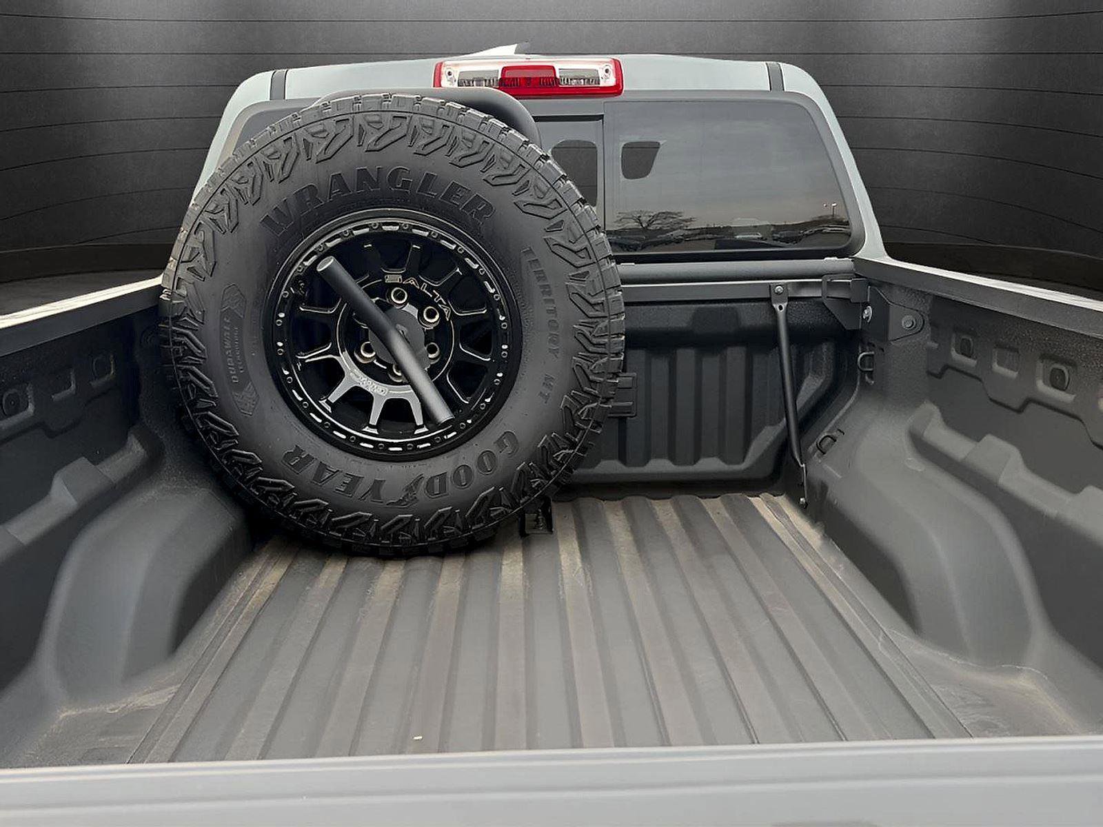 New 2025 GMC Canyon AT4 w/ AT4X AEV Edition image 9