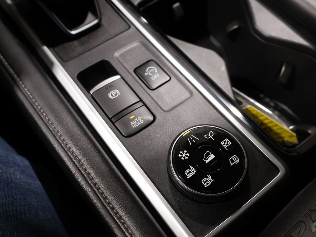 Used 2024 Nissan Pathfinder SV image 28