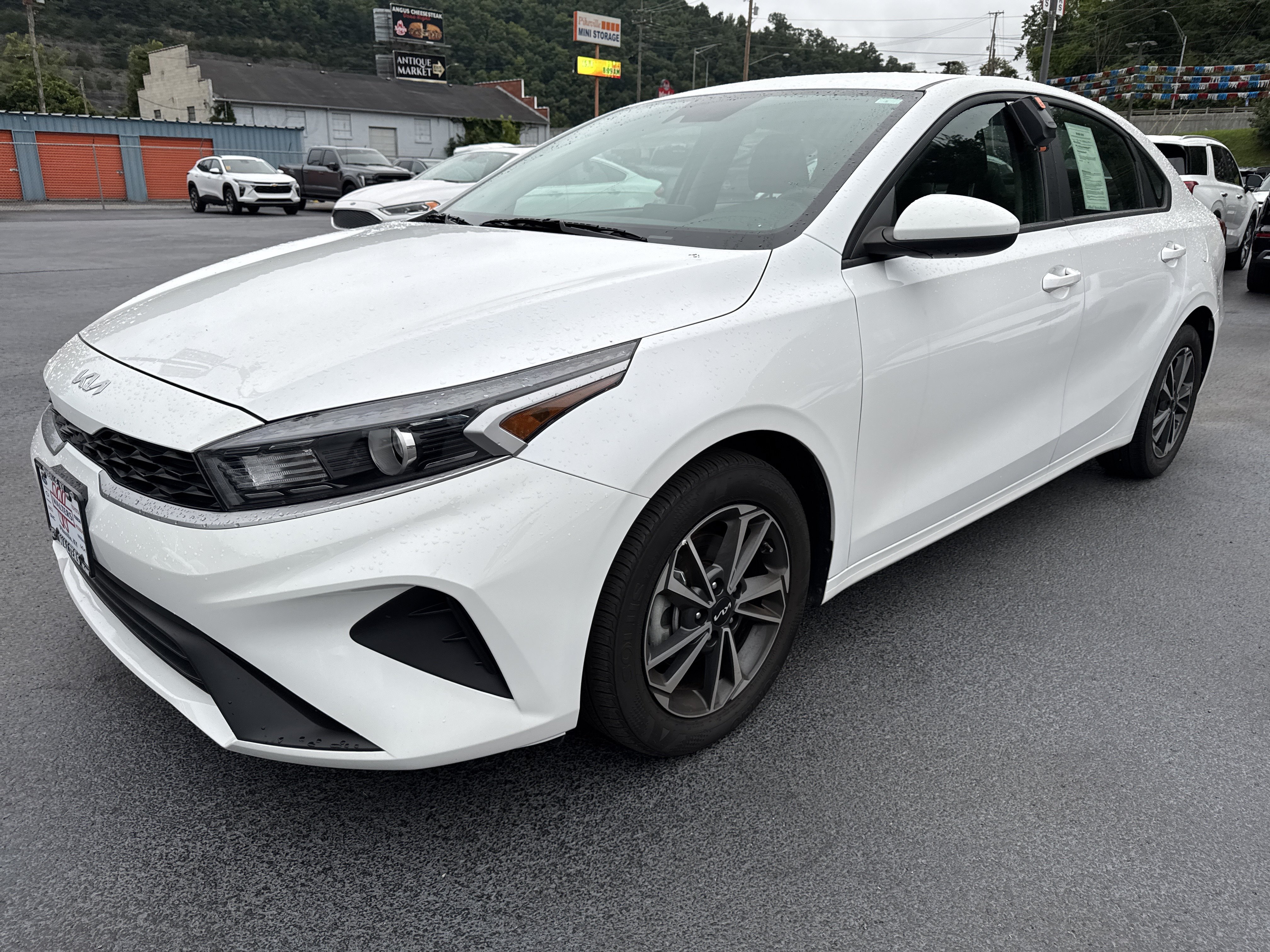 Used 2024 Kia Forte LXS FWD image 3
