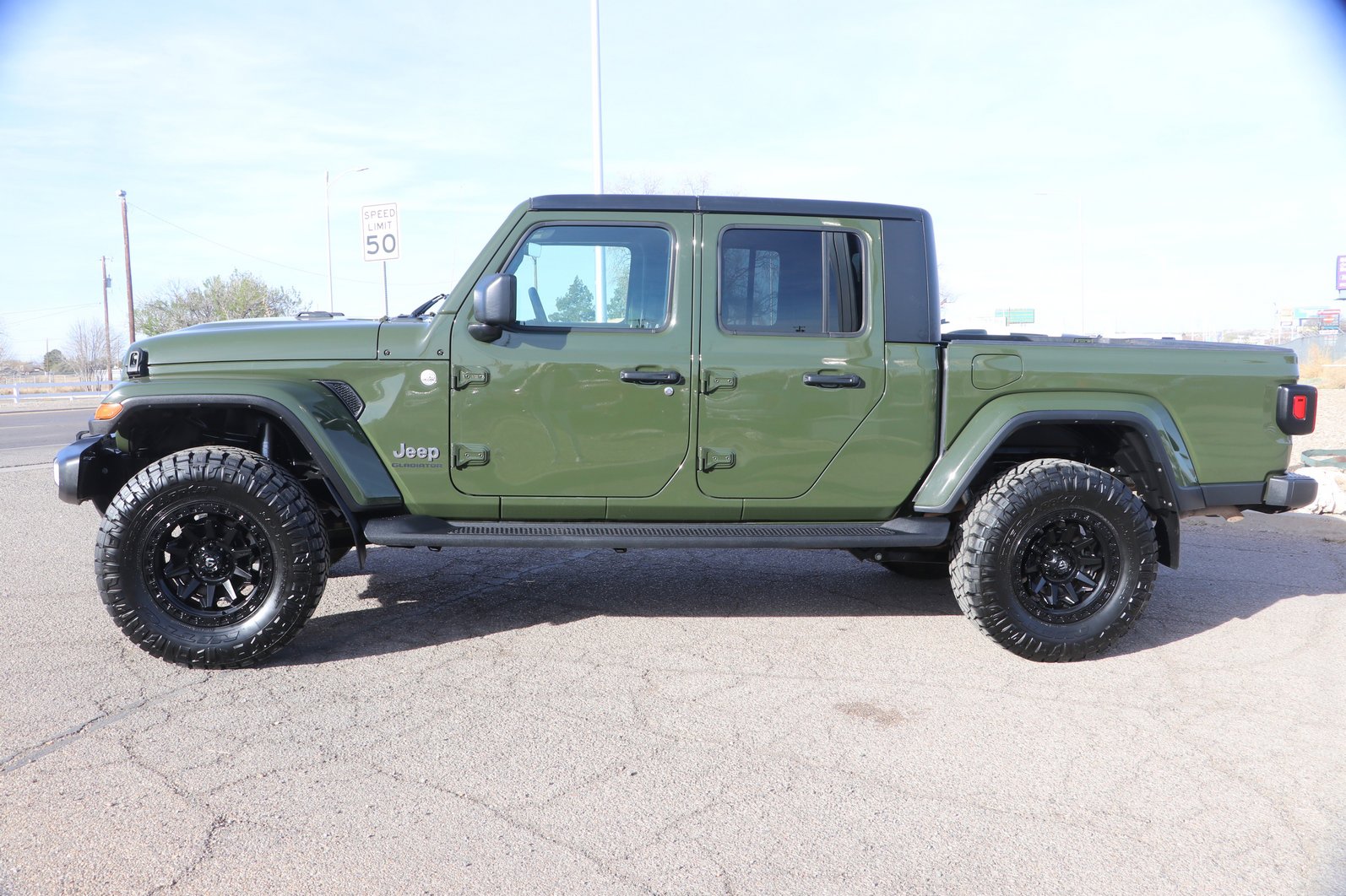 Used 2022 Jeep Gladiator Overland w/ Popular Equipment Package image 4