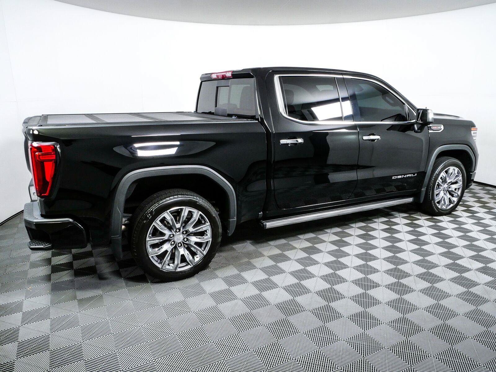 Used 2024 GMC Sierra 1500 Denali AWD/4WD image 5