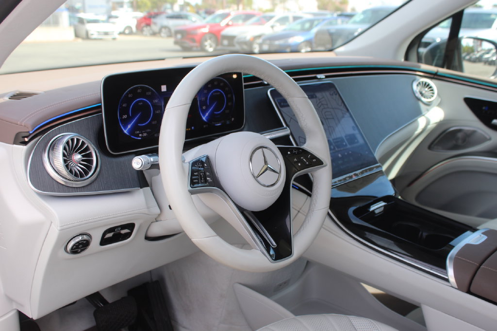 Used 2023 Mercedes-Benz EQS 450+ SUV image 13