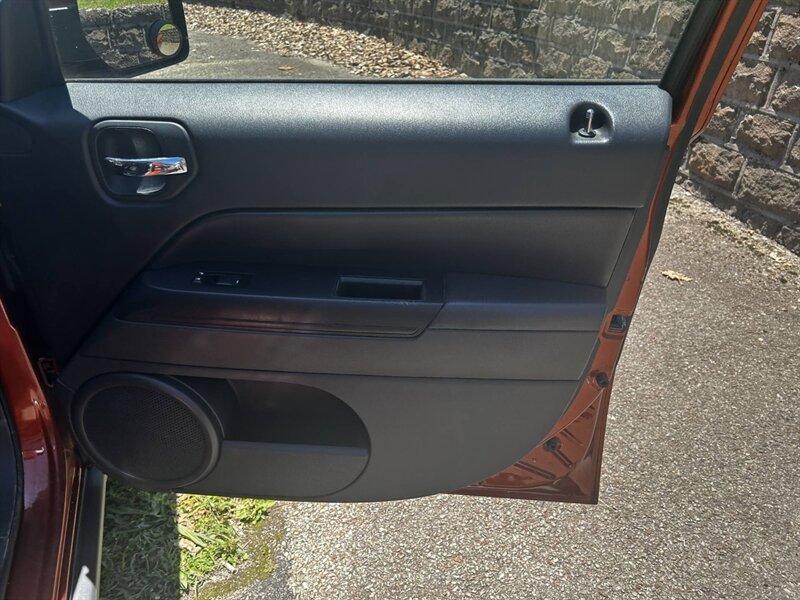 Used 2012 Jeep Patriot Latitude w/ Sun/Sound Group AWD/4WD image 19