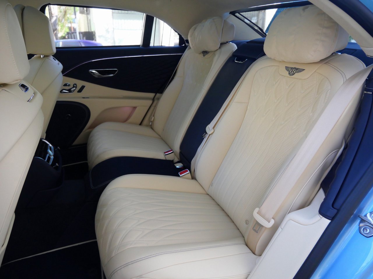 New 2026 Bentley Flying Spur Azure image 21