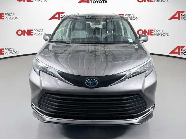 Certified 2024 Toyota Sienna XLE FWD image 3