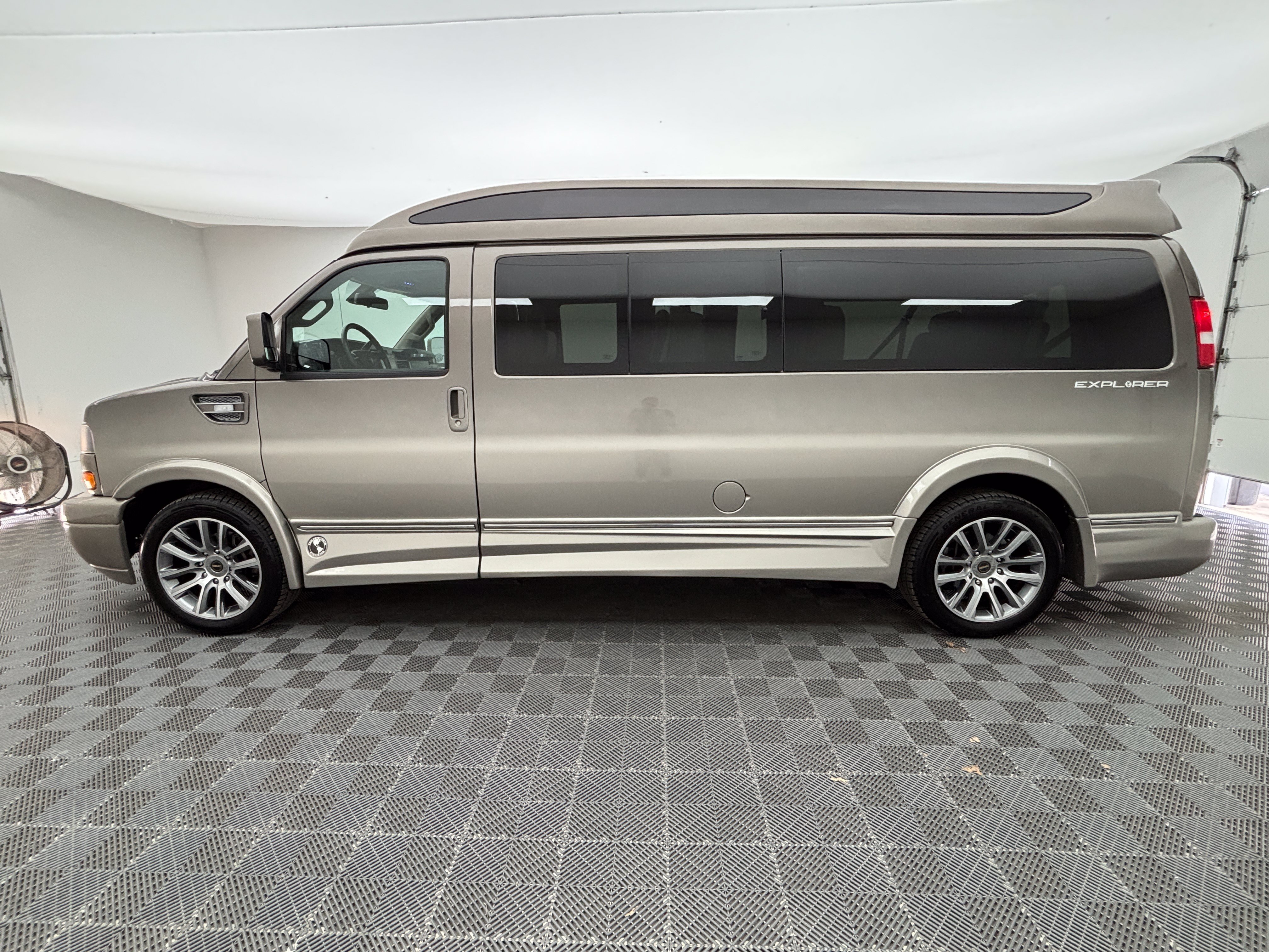 Used 2021 GMC Savana 3500 LS w/ Chrome Appearance Package RWD image 15
