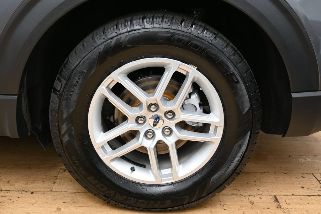 Used 2025 Ford Explorer Active RWD image 16