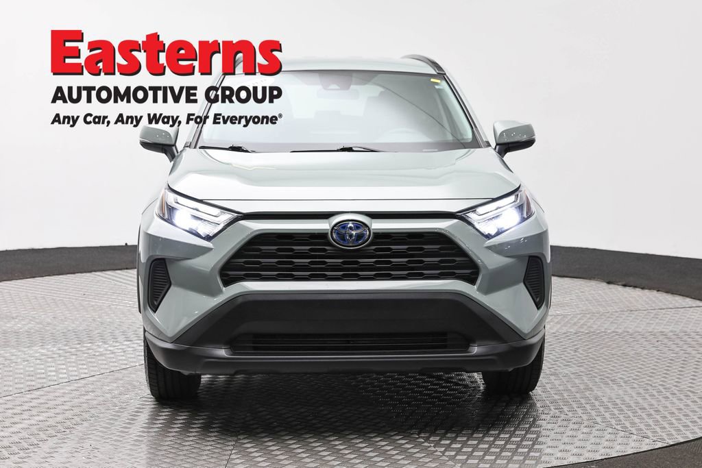 Used 2022 Toyota RAV4 XLE AWD/4WD image 2