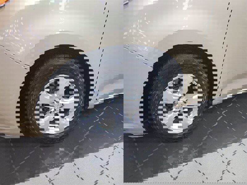 Used 2014 Toyota Sienna LE image 32